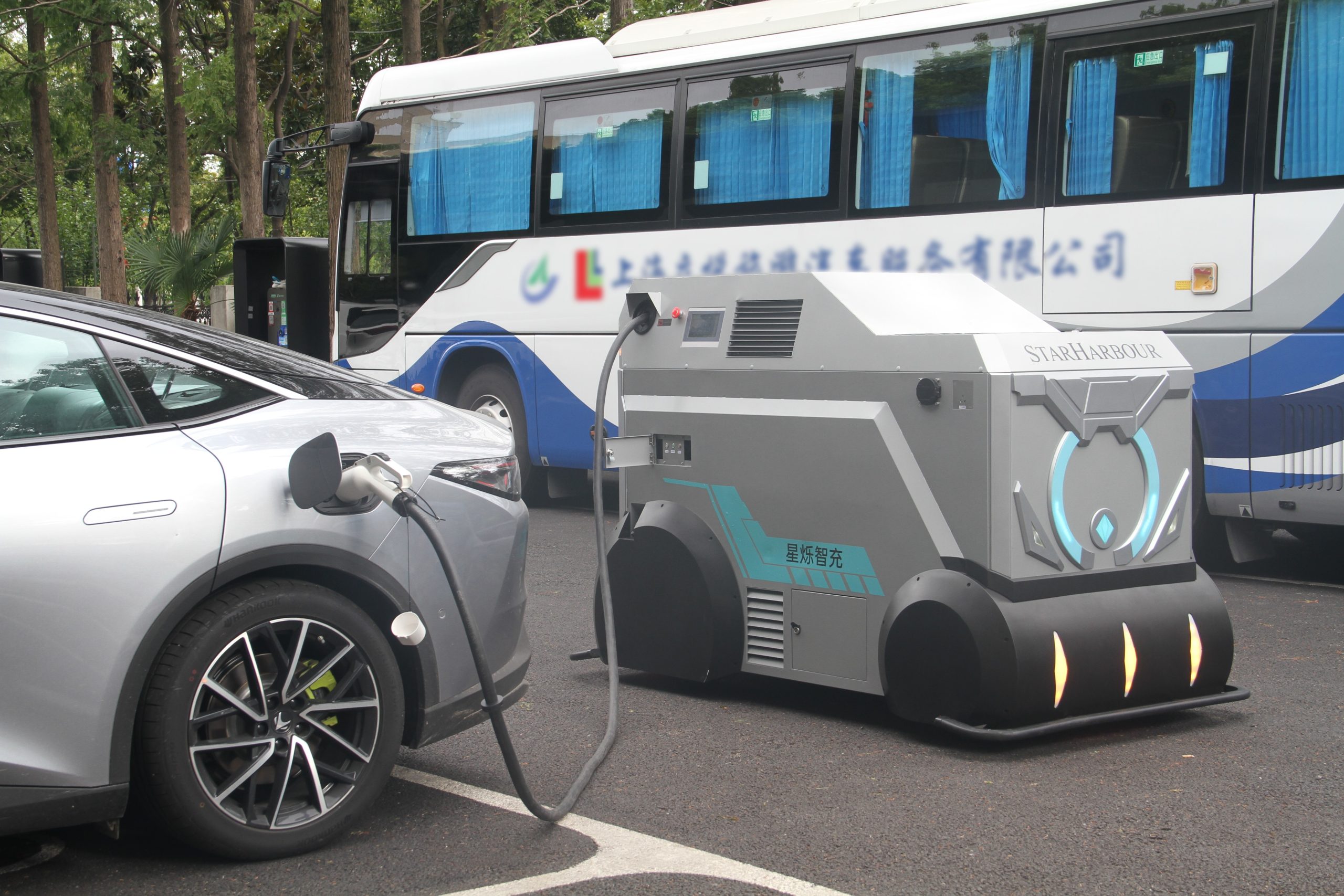 Star-flash Smartcharge Enters Runrong Ultra-Fast Charging Station — Empowering Efficient Energy Replenishment
