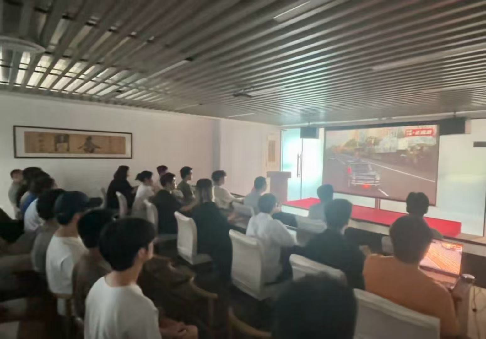 Hk StarHarBour Group organized all employees to watch the grand military parade commemorating the 80th anniversary of the victory in the Chinese People’s War of Resistance against Japanese Aggression and the World Anti-Fascist War.